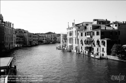 Viennaslide-06897904 Venedig, Canal Grande ohne Verkehr, Krise der Tourismusindustrie wegen der CoVid-19 Maßnahmen // Venice, Canal Grande without Traffic, Tourism Crisis due to the CoVid-19 Measurements