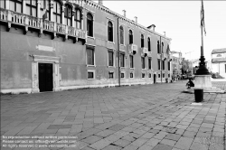 Viennaslide-06897909 Venedig, Campo Santo Stefano, Krise der Tourismusindustrie wegen der CoVid-19 Maßnahmen // Venice, Campo Santo Stefano, Tourism Crisis due to the CoVid-19 Measurements