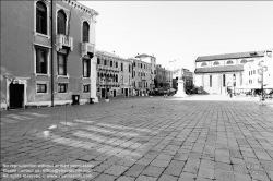 Viennaslide-06897911 Venedig, Campo Santo Stefano, Krise der Tourismusindustrie wegen der CoVid-19 Maßnahmen // Venice, Campo Santo Stefano, Tourism Crisis due to the CoVid-19 Measurements