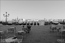 Viennaslide-06897951 Venedig, Markusplatz, Krise der Tourismusindustrie wegen der CoVid-19 Maßnahmen // Venice, Piazza San Marco, Tourism Crisis due to the CoVid-19 Measurements