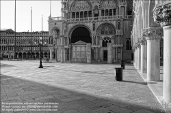 Viennaslide-06897955 Venedig, Markusplatz, Krise der Tourismusindustrie wegen der CoVid-19 Maßnahmen // Venice, Piazza San Marco, Tourism Crisis due to the CoVid-19 Measurements