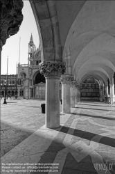 Viennaslide-06897956 Venedig, Markusplatz, Krise der Tourismusindustrie wegen der CoVid-19 Maßnahmen // Venice, Piazza San Marco, Tourism Crisis due to the CoVid-19 Measurements