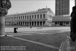 Viennaslide-06897957 Venedig, Markusplatz, Biblioteca Nazionale Marciana, Krise der Tourismusindustrie wegen der CoVid-19 Maßnahmen // Venice, Piazza San Marco, Biblioteca Nazionale Marciana, Tourism Crisis due to the CoVid-19 Measurements