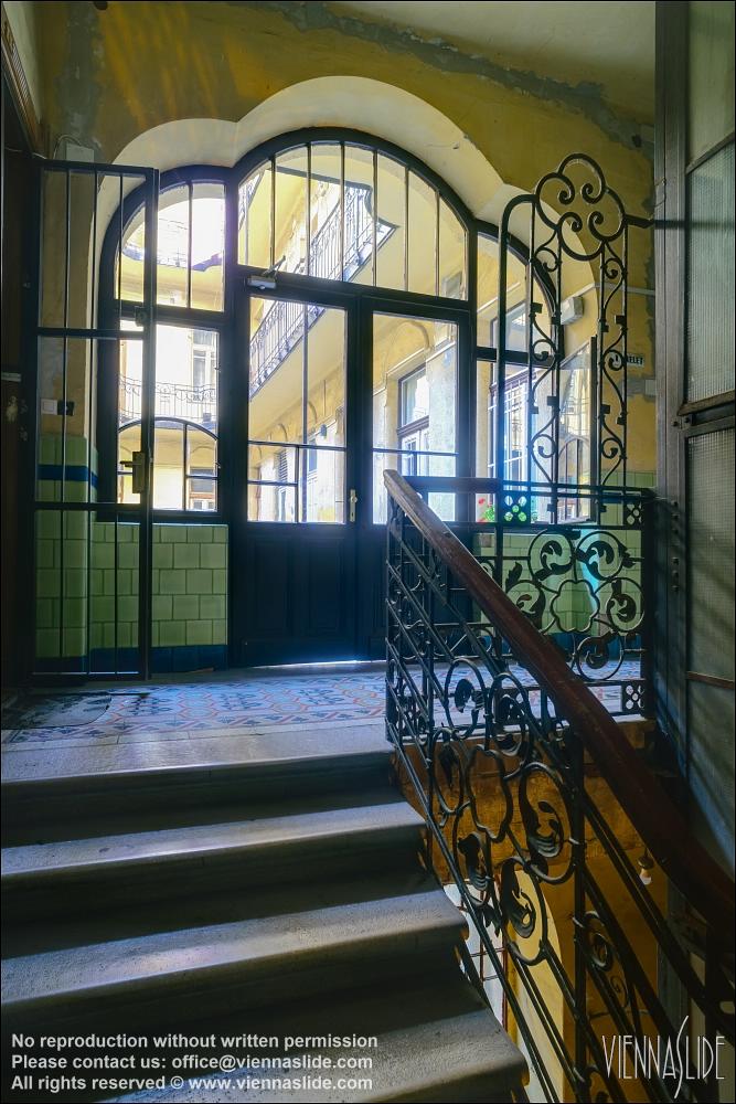 Viennaslide 07326906f jpg