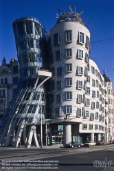 Viennaslide-07112156 Prag, Tanzendes Haus von Frank Gehry an der Moldau - Prague, Dancing House by Frank Gehry