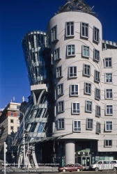 Viennaslide-07112157 Prag, Tanzendes Haus von Frank Gehry an der Moldau - Prague, Dancing House by Frank Gehry