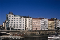 Viennaslide-07112160 Prag, Tanzendes Haus von Frank Gehry an der Moldau - Prague, Dancing House by Frank Gehry