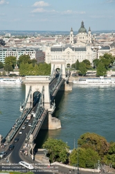 Viennaslide-07310933 Budapest, Donau, Kettenbrücke, dahinter Gresham Palace und St.Stephans-Basilika