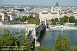 Viennaslide-07310934 Budapest, Donau, Kettenbrücke, dahinter Gresham Palace und St.Stephans-Basilika