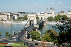 Viennaslide-07310935 Budapest, Donau, Kettenbrücke, dahinter Gresham Palace und St.Stephans-Basilika