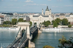 Viennaslide-07310936 Budapest, Donau, Kettenbrücke, dahinter Gresham Palace und St.Stephans-Basilika