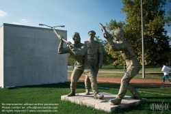 Viennaslide-07314904 Budapest, Népstadion, Statuen, Sozialistischer Realismus