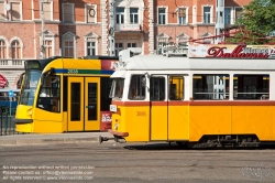 Viennaslide-07319938 Budapest, Straßenbahn, alter und moderner Wagen - Budapest, Tramway, old and new Tramcar