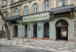 Viennaslide-07320161 Budapest, Szent István tér 15, Portal des ehemaligen Textilgeschäftes von Jónás Hecht, Béla Lajta 1906-07 // Budapest, Szent István tér 15, Shopfront of former Textile Shop of Jónás Hecht, Béla Lajta 1906-07