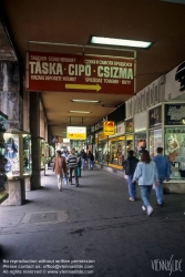 Viennaslide-07332006 Budapest, Geschäfte nach der Wende, um 1989 - Budapest, Shops around 1989