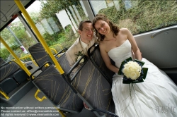 Viennaslide-63410185 Brautpaar im Linienbus - Bridal Couple at the Bus