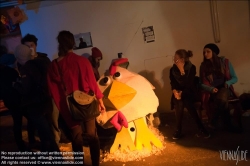 Viennaslide-67320252 Wien, Roboexotica, Huhn aus Pappe