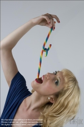 Viennaslide-72000104 Mädchen mit Süßigkeiten - Girl with Candy