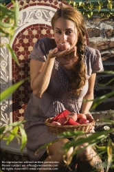 Viennaslide-72000243 Mädchen mit Pfirsich - Girl with Peach