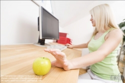 Viennaslide-72000330 Gesunde Ernährung am Arbeitsplatz - Eating Healthy at the Workplace