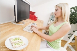 Viennaslide-72000353 Gesunde Ernährung am Arbeitsplatz - Eating Healthy at the Workplace