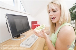 Viennaslide-72000355 Gesunde Ernährung am Arbeitsplatz - Eating Healthy at the Workplace