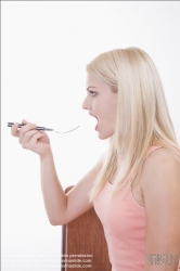 Viennaslide-72000431 Junge Frau mit Gabel - Young Woman with Fork