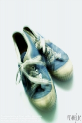 Viennaslide-73400109 ein Paar alter Turnschuhe - Worn Sneakers