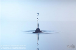 Viennaslide-76050136 Wassertropfen - Drop of Water
