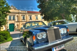 Viennaslide-77000130h Rolls-Royce vor Schloss Judenau - Rolls-Royce Luxury Car