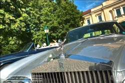 Viennaslide-77000133h Rolls-Royce vor Schloss Judenau - Rolls-Royce Luxury Car