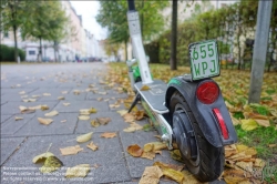 Viennaslide-77030101 Deutschland, E-Scoter mit Kennzeichen - Germany, E-Scooter with number plate