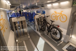 Viennaslide-77710214 E-Bike-Ladestation in einem Pendlerzug