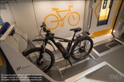 Viennaslide-77710216 E-Bike-Ladestation in einem Pendlerzug