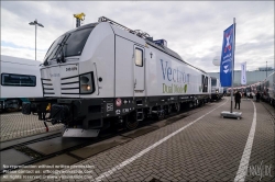 Viennaslide-77712246 Berlin, Innotrans 2022, Siemens Zweikraftlok Vectron Dual Mode BR 249 // Berlin, Innotrans 2022, Siemens Dual System Locomotive Vectron Dual Mode BR 249