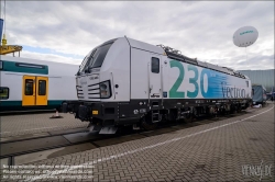 Viennaslide-77712247 Berlin, Innotrans 2022, Siemens Zweikraftlok Vectron Dual Mode BR 249 // Berlin, Innotrans 2022, Siemens Dual System Locomotive Vectron Dual Mode BR 249