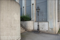 Viennaslide-78010107 Architektur, historischer Leuchter in Betonumgebung - Historic Lamppost in modern Surrounding