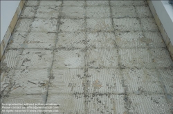 Viennaslide-78010190 Reparatur eines Fliesenbodens - Repairing a Tile Floor