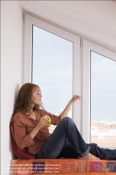 Viennaslide-78251124 Mädchen am Fenster - Girl At The Window