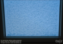 Viennaslide-78251156 Eis am Dachflächenfenster - Ice on a Dormer