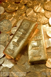 Viennaslide-79070122 Zwei Goldbarren auf Münzen - two Gold Bars on Gold Coins