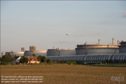 Viennaslide-80110127 Öltanks in der Raffinerie Schwechat - Oil Tanks