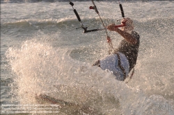 Viennaslide-92110129 Kitesurfing