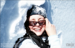 Viennaslide-93115177 Junge Frau, Winterspaß in den Österreichischen Alpen - Young Woman, Winter Fun in the Austrian Alps