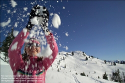 Viennaslide-93115182 Junge Frau, Winterspaß in den Österreichischen Alpen - Young Woman, Winter Fun in the Austrian Alps