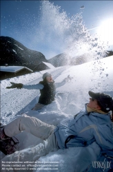 Viennaslide-93115184 Junge Frau, Winterspaß in den Österreichischen Alpen - Young Woman, Winter Fun in the Austrian Alps