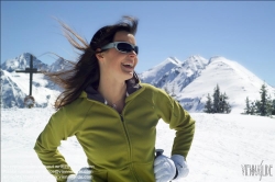 Viennaslide-93115185 Junge Frau, Winterspaß in den Österreichischen Alpen - Young Woman, Winter Fun in the Austrian Alps