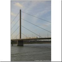 2015-02-08_Duesseldorf_Rheinbruecke.jpg